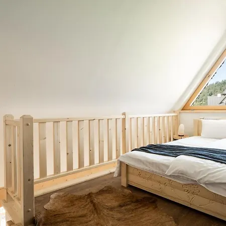 Zacny Lasek Apartment *